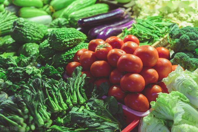 xiongmao体育|
囤菜季到了 东北大娘雇车屯300斤白菜 南方人表现很不明白(图1) xiongmao体育|
囤菜季到了 东北大娘雇车屯300斤白菜 南方人表现很不明白(图1)