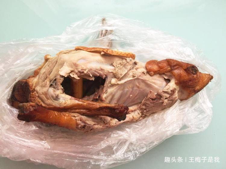 “panda sports”
在饭馆吃烤鸭时 服务员问：鸭架要煲汤还是炸 是行家只说4个字(图6)